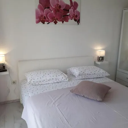 With Parking Space Hvar - 25144 Апартаменты
